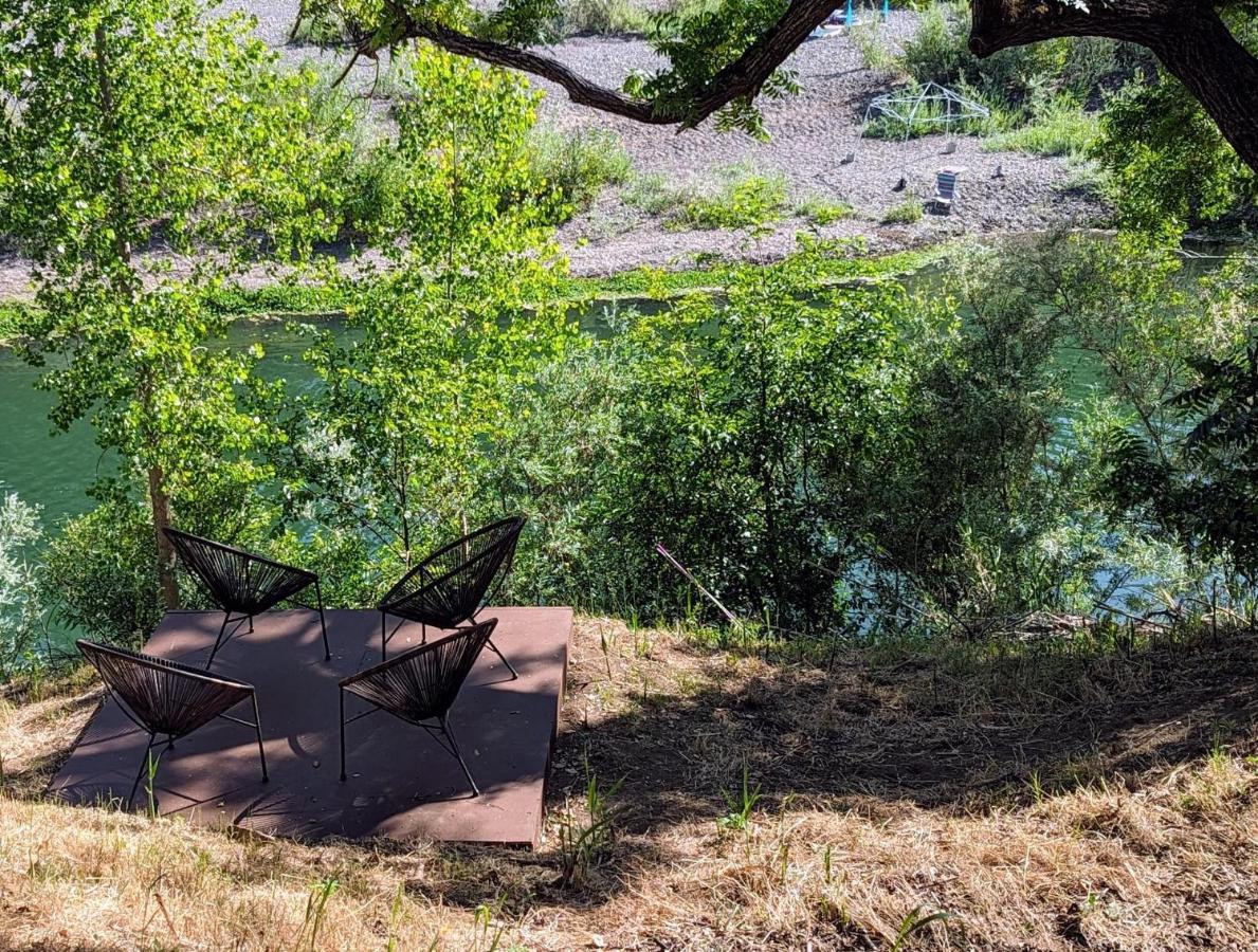 Rivers Breeze Relaxing Riverside Cabin With Private Suite Kayaks Healdsburg Kültér fotó